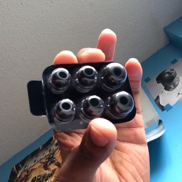 Power Beats 3s - Picture 3 of 4